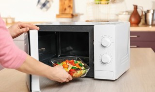 可以直接把油纸放入微波炉加热吗 可以直接把油纸放入微波炉加热吗