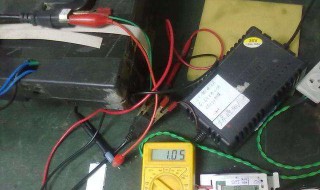 充电器一直绿灯怎么修（电动车充电器一直绿灯怎么修）