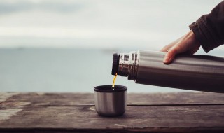 新保温杯的正确使用方法（新的保温杯怎么使用方法）